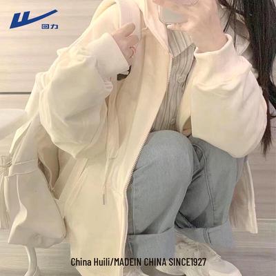 Üst Kıyafetler – Kapşonlu Kazaklar & Svetşörtler