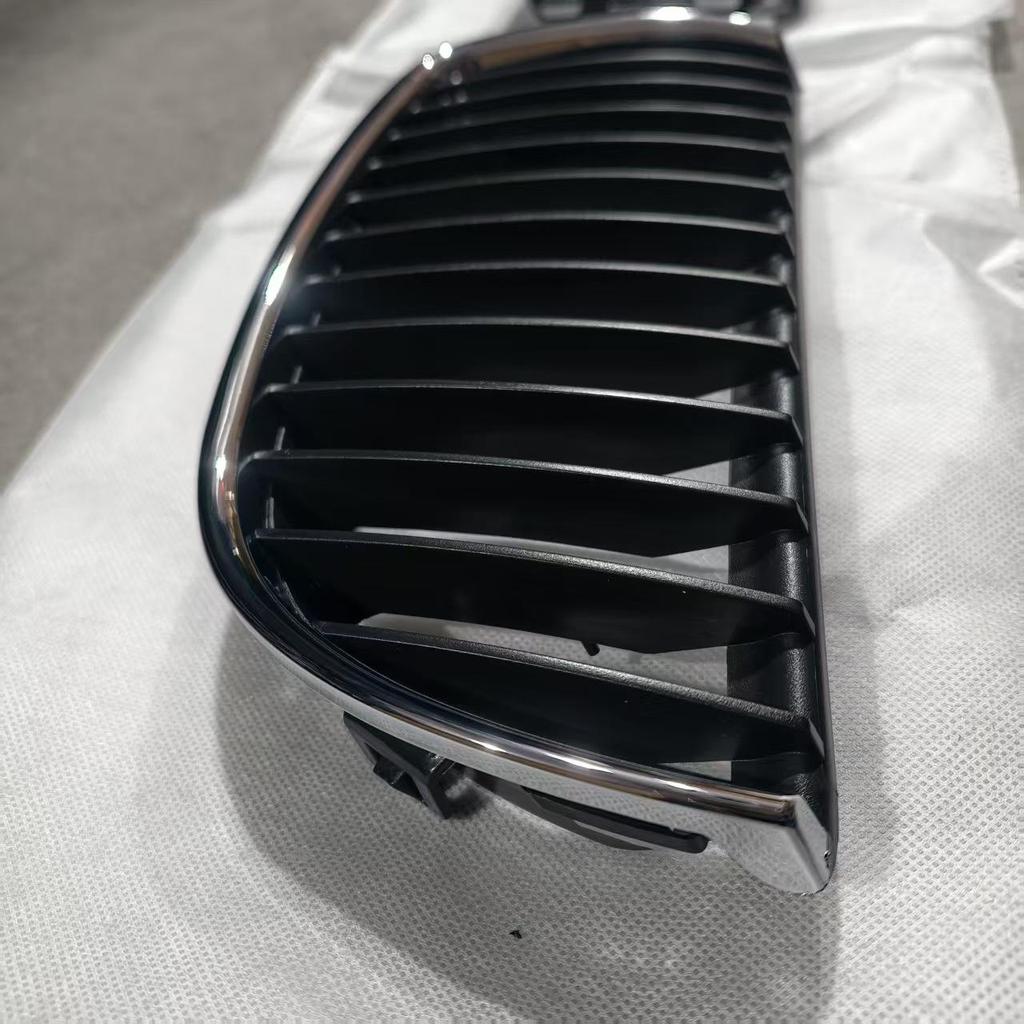 Chrome Grille with Black Mesh for BMW 3 Series E90 (2002-2008)