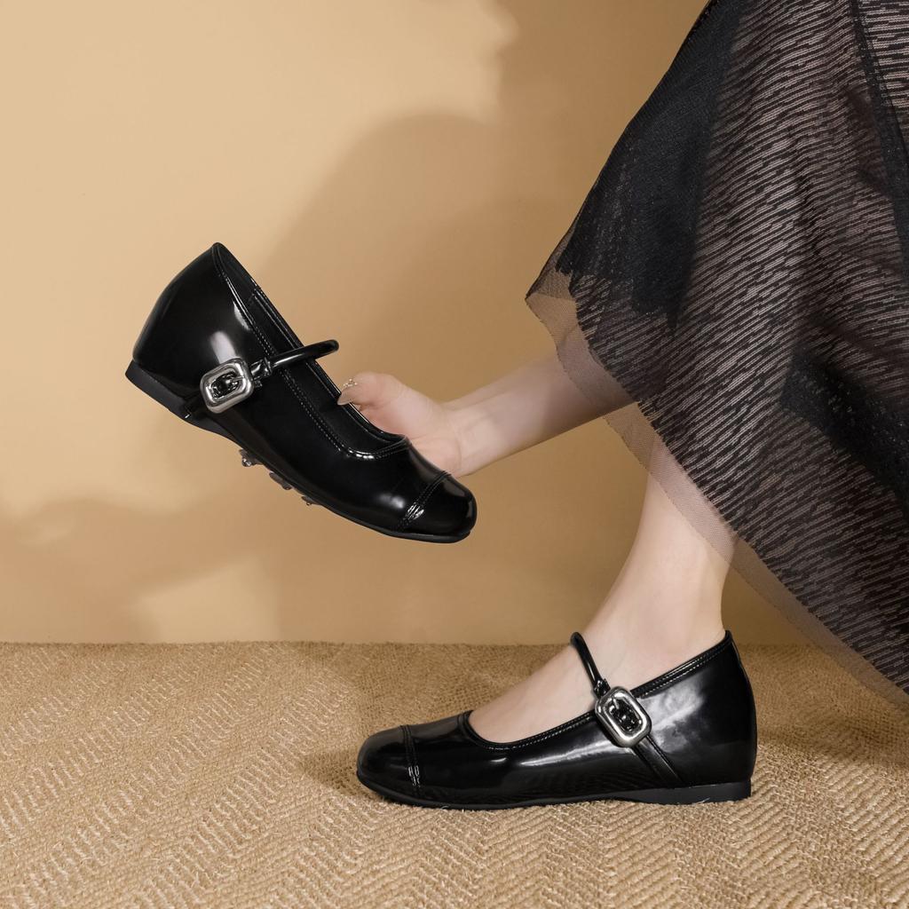2025 autumn new comfortable thick-soled women's shoes soft soles are not tired, small people increase their inner height and show long legs, single s