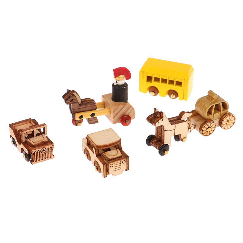 Handgefertigte hölzerne Spieluhr DIY Auto- und Zugmontagezubehör Puppenhausdekoration