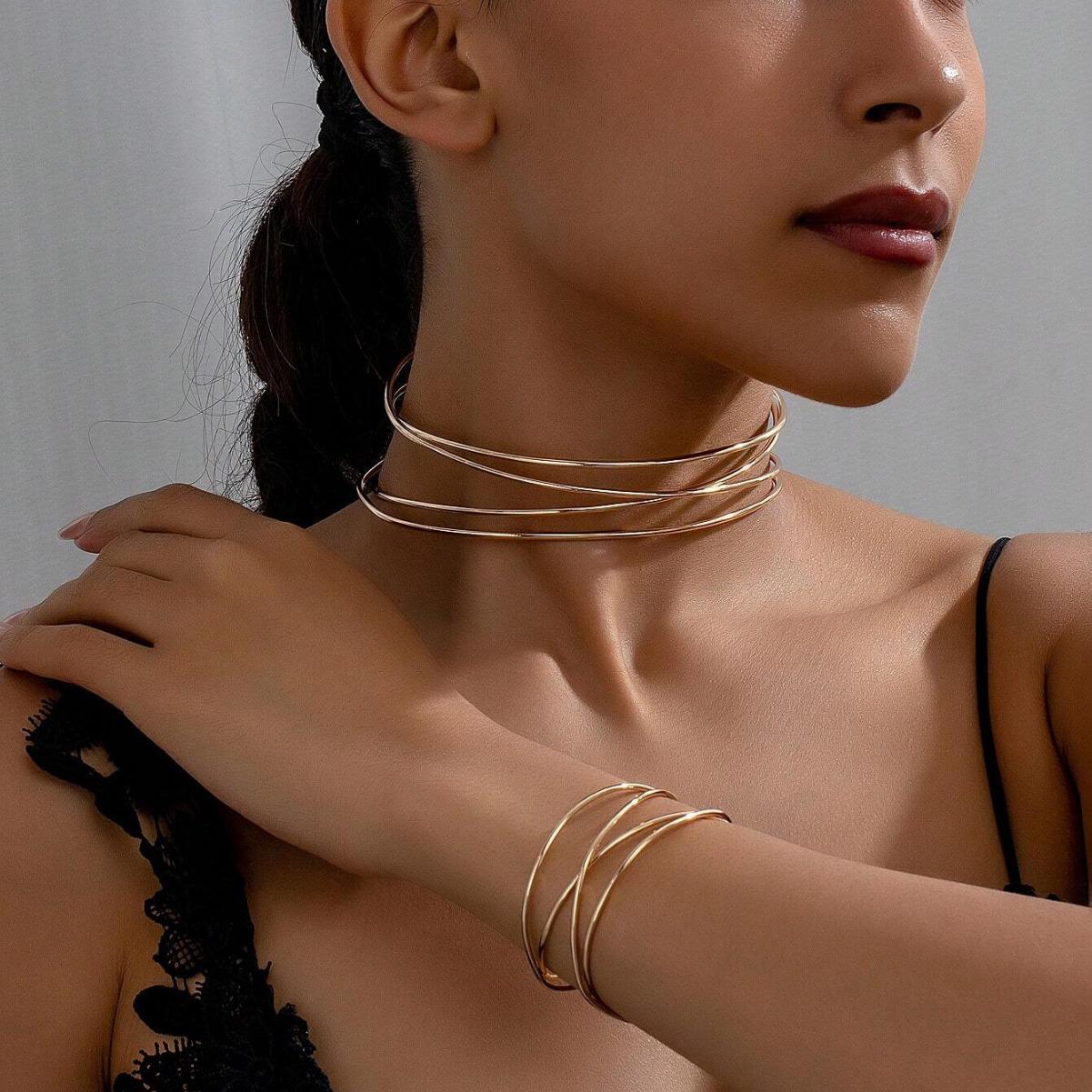 

Exaggerated Metal Style Open Bangle and Niche Choker Set for Women s Fashion золотой