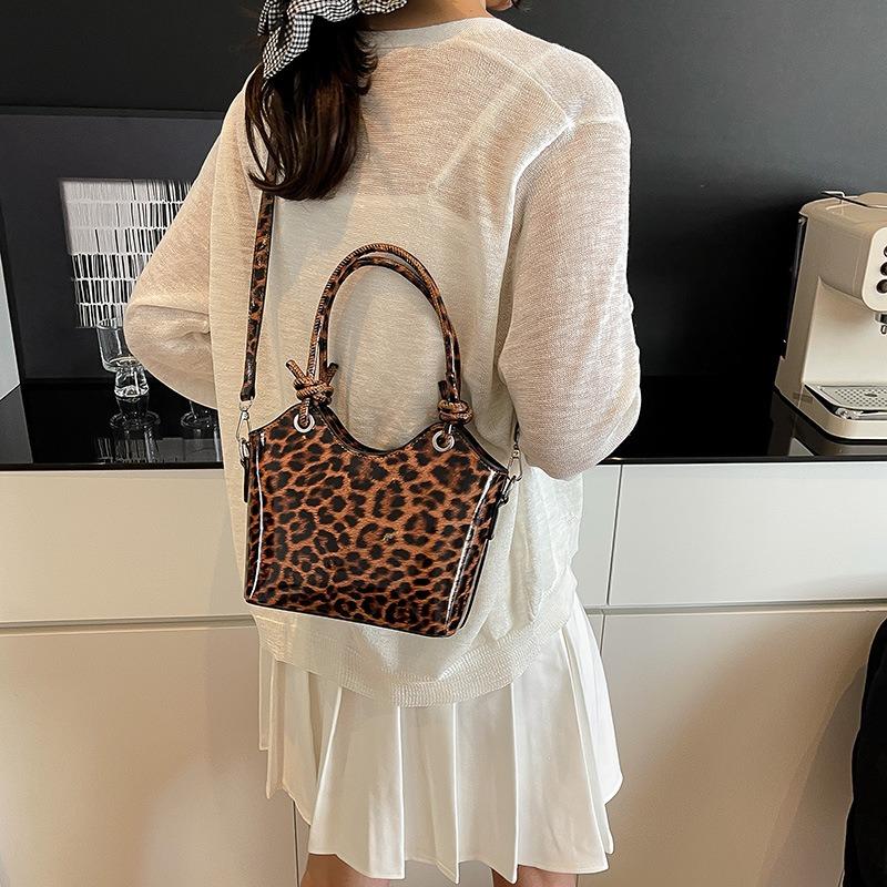 Fashion trend leopard print handbag new simple texture messenger women's bag versatile shoulder bucket bag