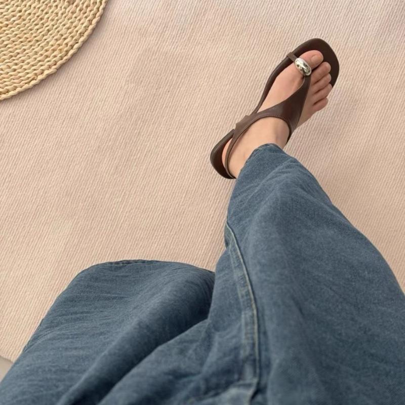 Fashion Retro Metal Decoration Flat Sandals Women Summer Sexy Clip Toe Back Strap Buckle Flip Flops Comfortable Non-slip Beach Sandals