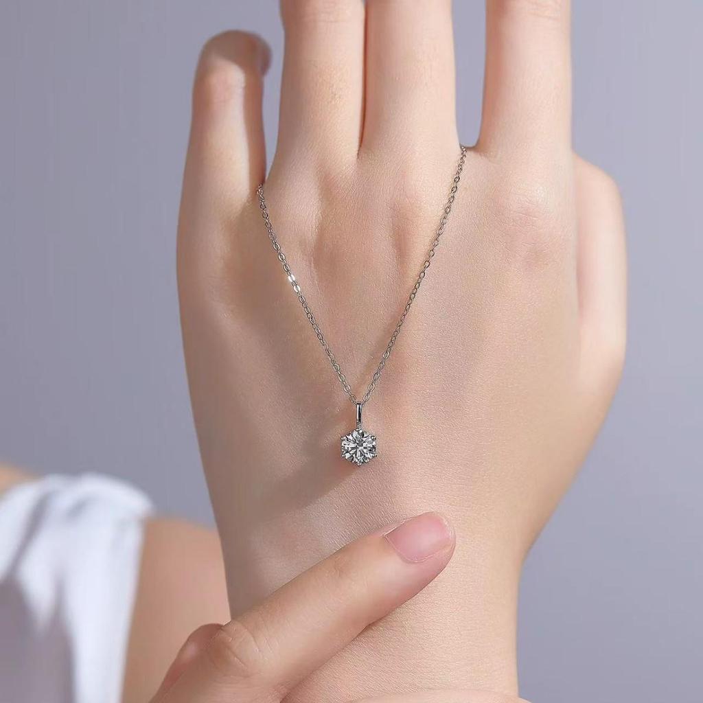 Zirconia Six-Claw Pendant Necklace: Elegant Fashion Design for Women - Perfect Gift for Girlfriend