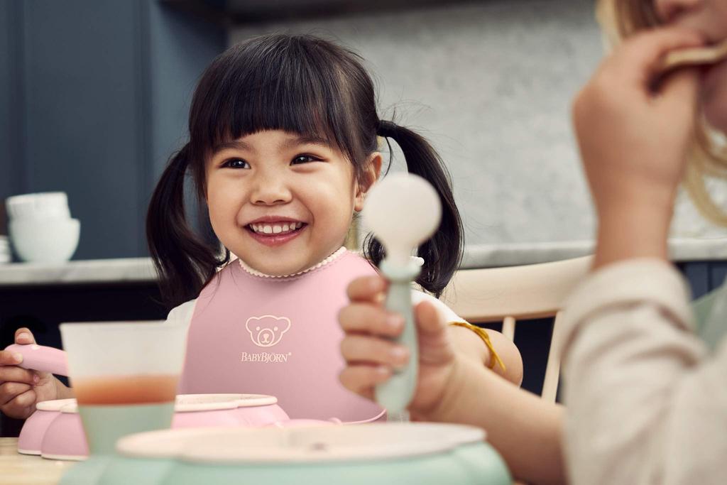 BabyBjorn Baby Powder One Size Fits Adjustable Design for Less Burden Bib, Pink, All, Neck, Ultra-Lightweight