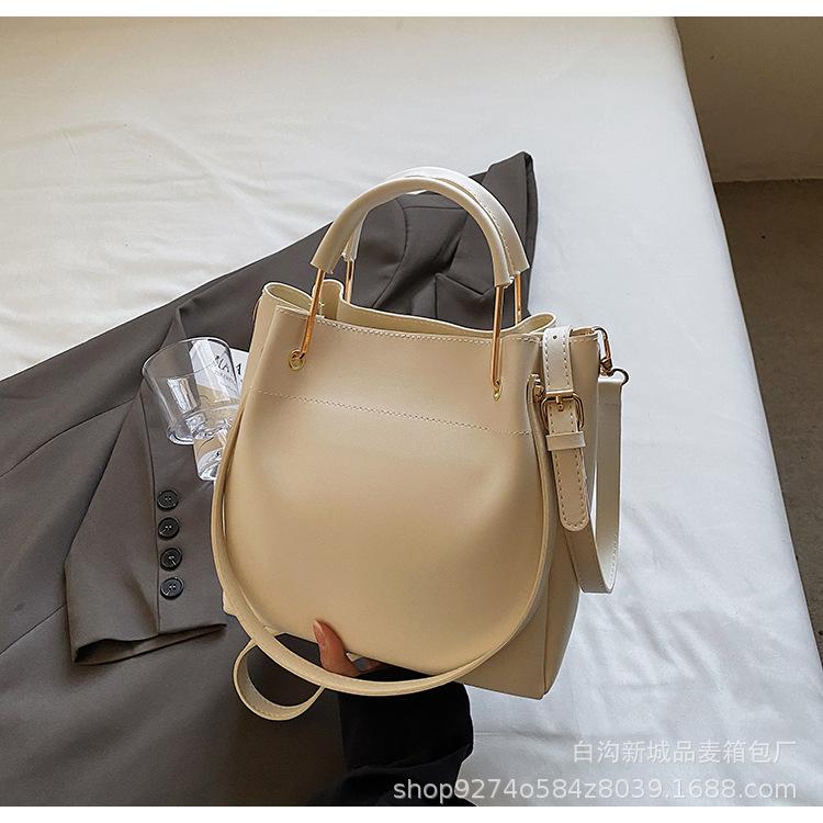 Advanced Style Armpit Tote Bag, New Fashionable and Casual Large Capacity Shoulder Bag, Versatile Women's Bag for Work and Commuting