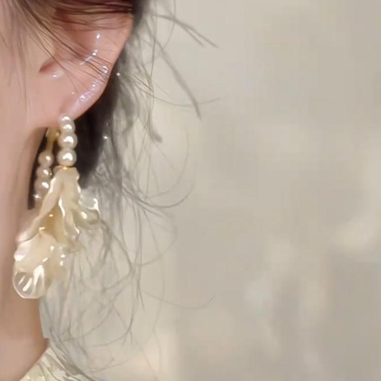 Retro Pearl White Petal Tassel Earrings: Elegant Large Hoops with Unique Design, Versatile for Any Occasion.
