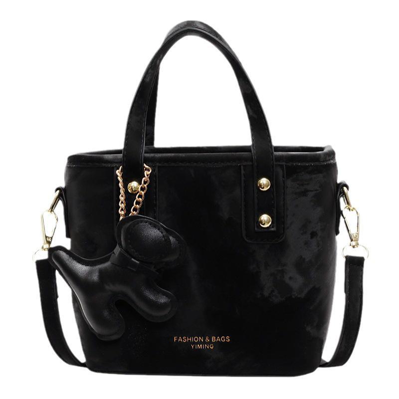 2024 Fashion Women's Crossbody Bucket Bag: Niche Design, Versatile High-End Shoulder Handbag
