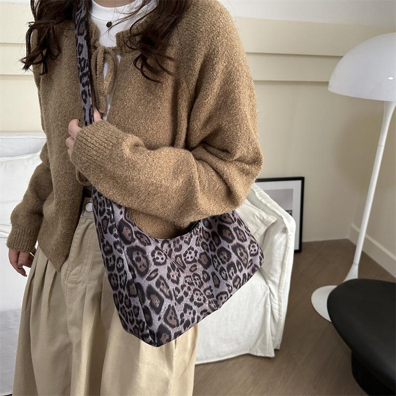Hong Kong Style Women's Bag New Fashionable Retro Versatile Shoulder Bag Large Capacity Leopard Print Commuter Armpit Bag