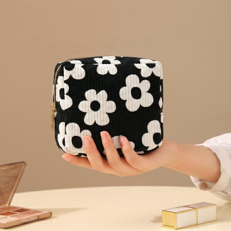 

Portable Sanitary Napkin Storage Pouch Mini Travel Period Bag for Women Girls Hygiene Organizer KTB
