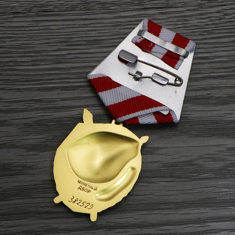 Soviet Red Flag Medal Soviet War Red Flag Award Combat Medal CCCP Badge Heroism Decorations