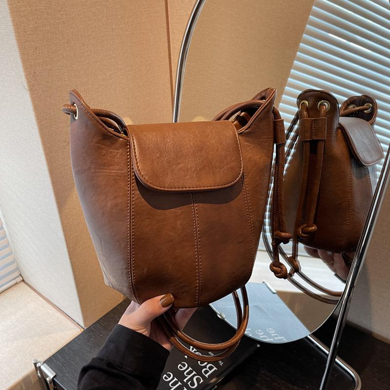 

Трендовая ретро сумка-ведро в форме тыквы: Мягкая кожа, Модный, Универсальный, Высококлассный дизайн через плечо/кроссбоди 23*14*19 cm коричневый