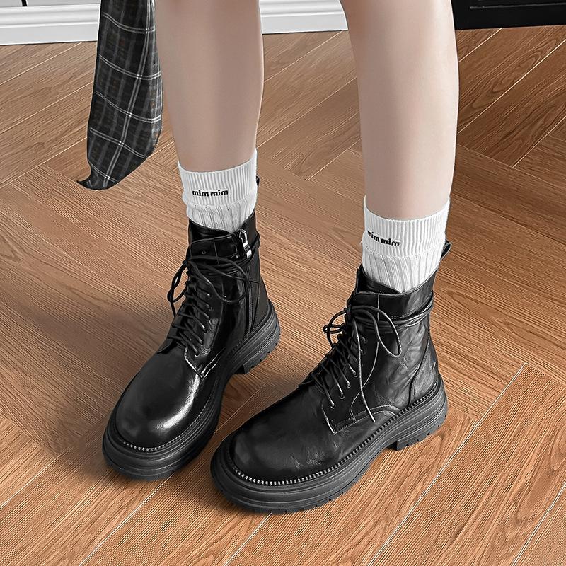 Handgekratzte Retro-Plateau-Martin-Stiefel zum Schnüren, kurze Stiefel für Damen, Einzelstiefel für Frühling und Herbst, exquisiter britischer Stil, dicker Absatz, Lokomotiv-Stil