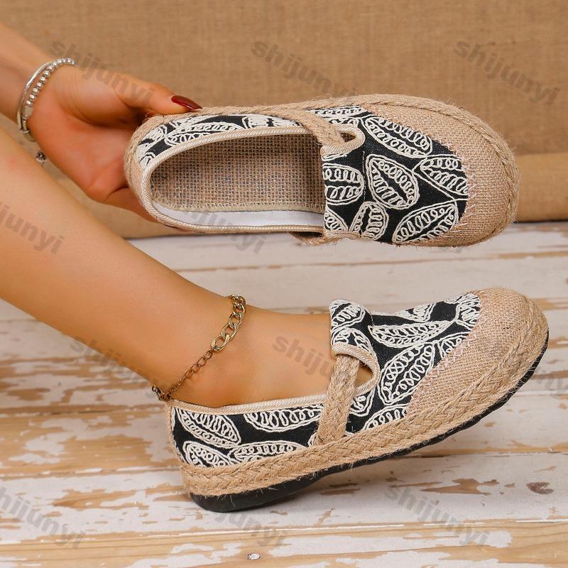 Women's Flats 2025 Summer New Vintage Weave Breathable Casual Shoes Embroidery Lightweight Comfortable Half Slippers