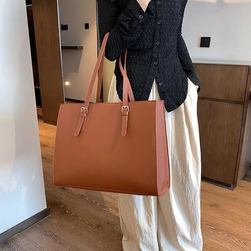 European Vintage Style Business Tote With Zipper Closure And Multicompartment