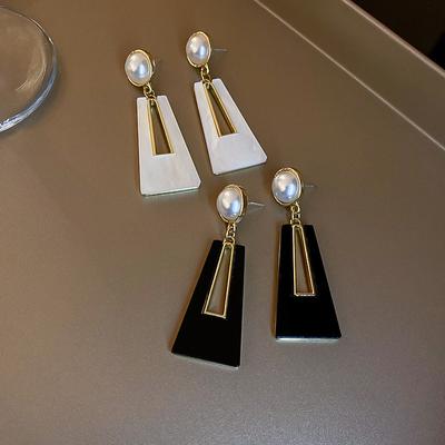 Orecchini geometrici acrilici esagerati europei e americani con ago d'argento, orecchini dal design trapezoidale, temperamento dolce e fresco, orecchini da donna