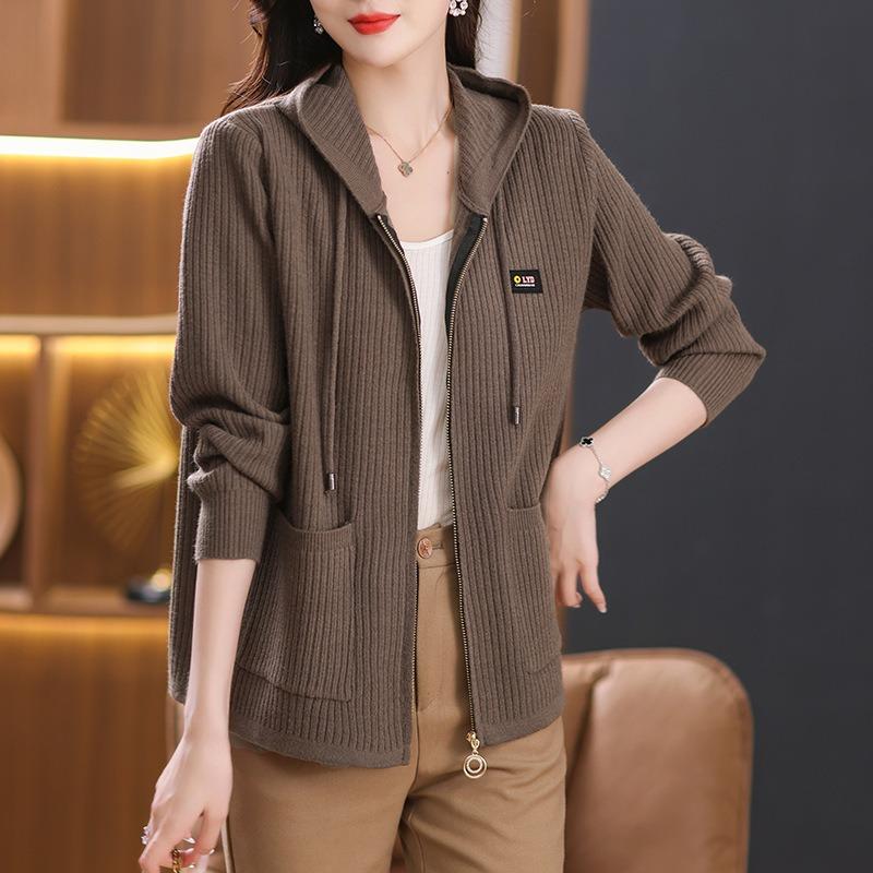 Middle-aged women's hooded zipper knitted jacket women's cardigan short pocket autumn new loose large size