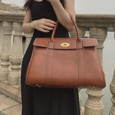 2024 Tote Premium in Morbida Pelle per Pendolari – Grande Capacità, Finitura Cerata, Design Versatile a Mano e a Tracolla
