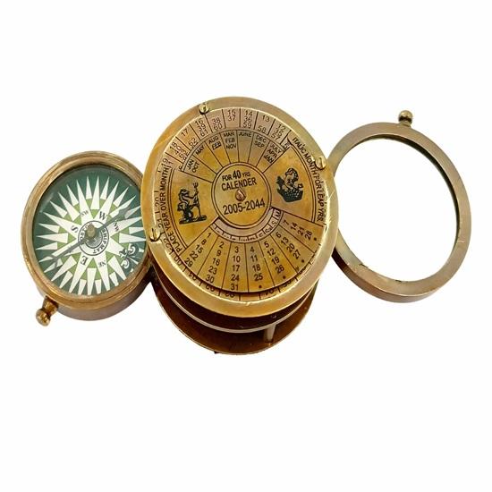 

Настільний інструмент 3 в 1, Календар на 50 років, Лупа Компас в одному з Шкіряним Чохлом для Легкої Роботи та Перенесення, Використовувати як Подарунок, Колекційні