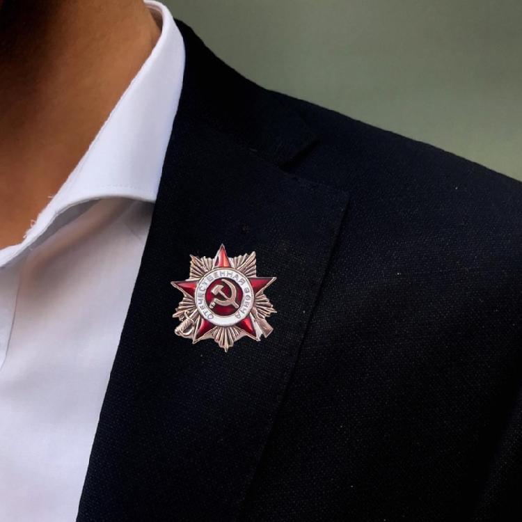 Eleganti e Autentici Design di Spille con Medaglie Sovietiche dell'Ordine della Guerra Patriottica per Feste a Tema e Regali Unici
