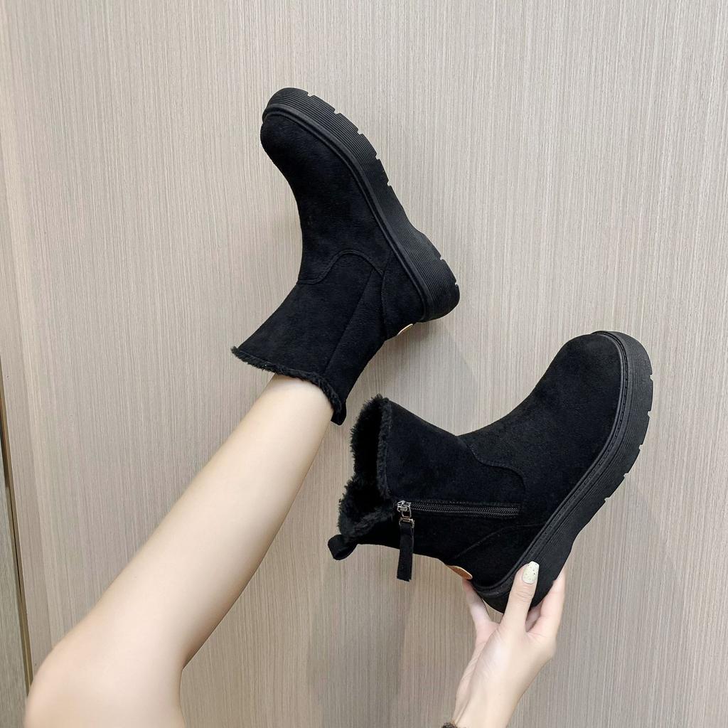 Popular Snow Boots Women's 2025 New Winter Fashion Versatile Cold-resistant Warm Piled Thickened Boots Non-slip Cotton Shoes