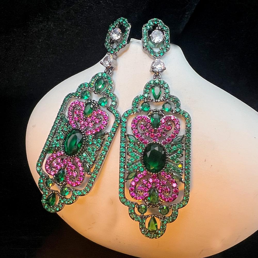 

Изысканные серьги-пусеты S925 с родиевым покрытием, изумрудным цирконом, в придворном стиле зелёный