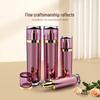 Purple Diamond Rose Kollektion: Hochwertiges, halbtransparentes Hautpflegeset aus violettem Acryl mit Creme-, Lotion- und Essenzflaschen