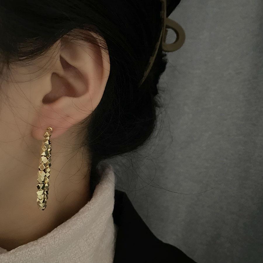 Boucles d'oreilles créoles argentées uniques pour femmes haut de gamme 2022