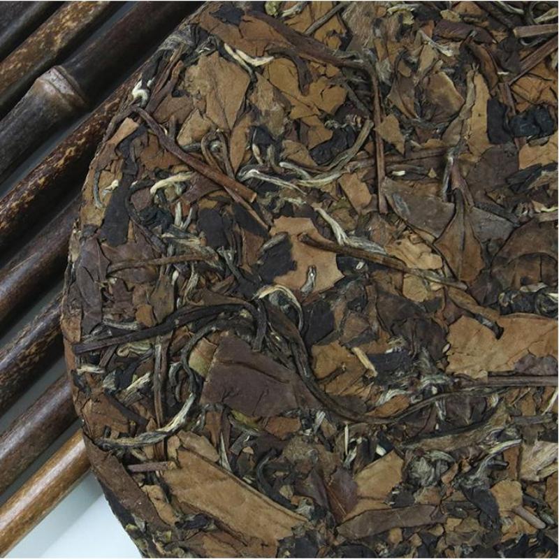 350 г старого белого чая Fuding Shoumei White Tea Cake Высокогорный органический белый чай — фото 6