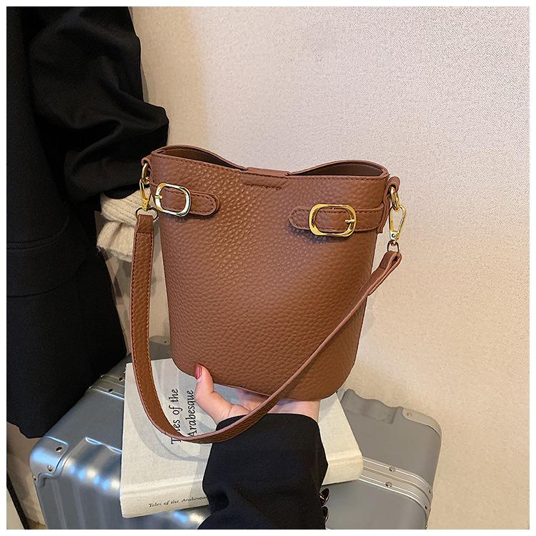 Korean Minimalist Women's High-End Bucket Bag: Versatile, Stylish Niche Design New Crossbody Fashion Accessory