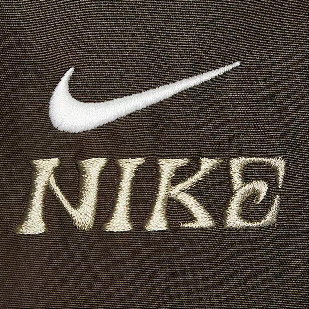 Nike Club FW25 Anno del Cavallo Edizione Limitata Vestibilità Larga Collo Alto Zip Pile Manica Lunga Giacca Giacche da Uomo IQ3705212