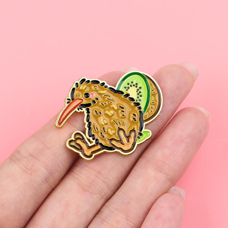 Kiwi Bird Enamel Lapel Pin Artistic Textured Zinc Alloy Brooch for Sweater Coat Casual Daily Wear Jewelry Accessory