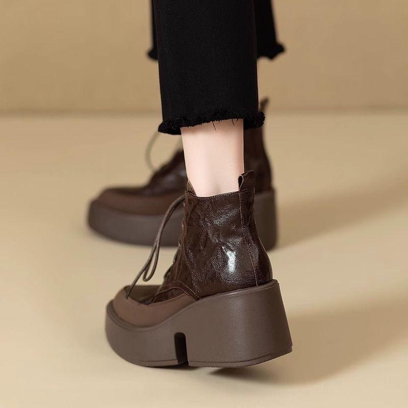 Damen Herbst/Winter Martin Stiefel: Weiche Plateausohle, Dicke Sohle, Höhenverstärkende Stiefeletten im britischen Stil, Spitze Zehenpartie und Blockabsatz.