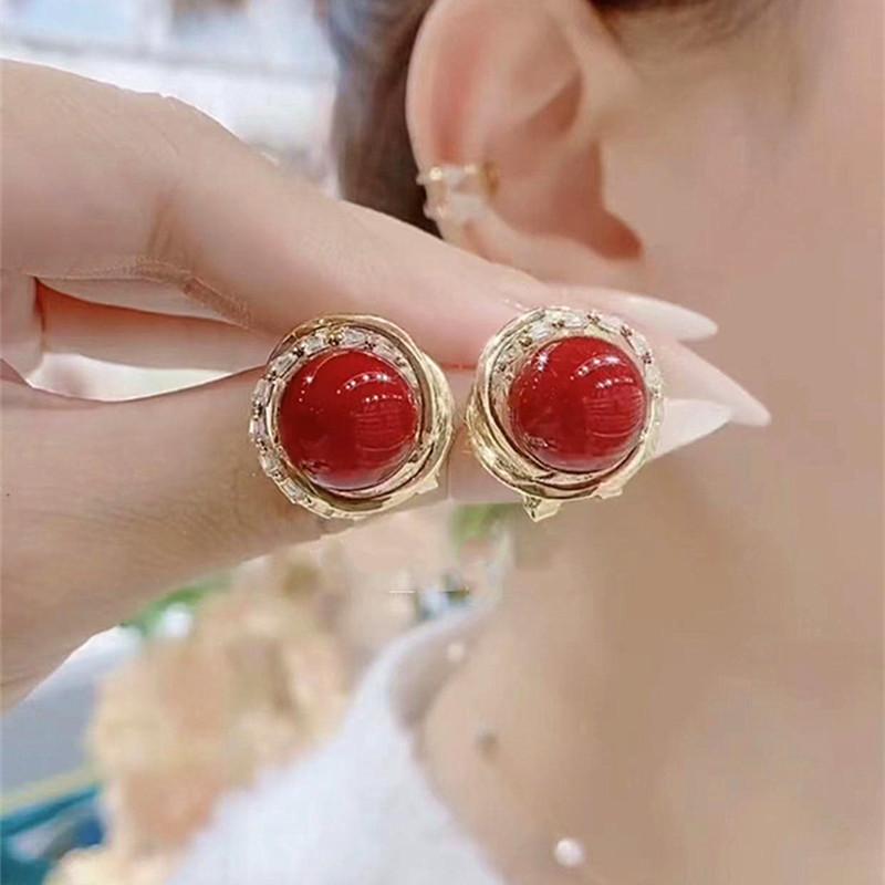 Angel s Eye Pearl Stud Earrings Women s Retro Fashion Silver Needle Ear Buckles New Trendy High-end Temperament Earrings красный