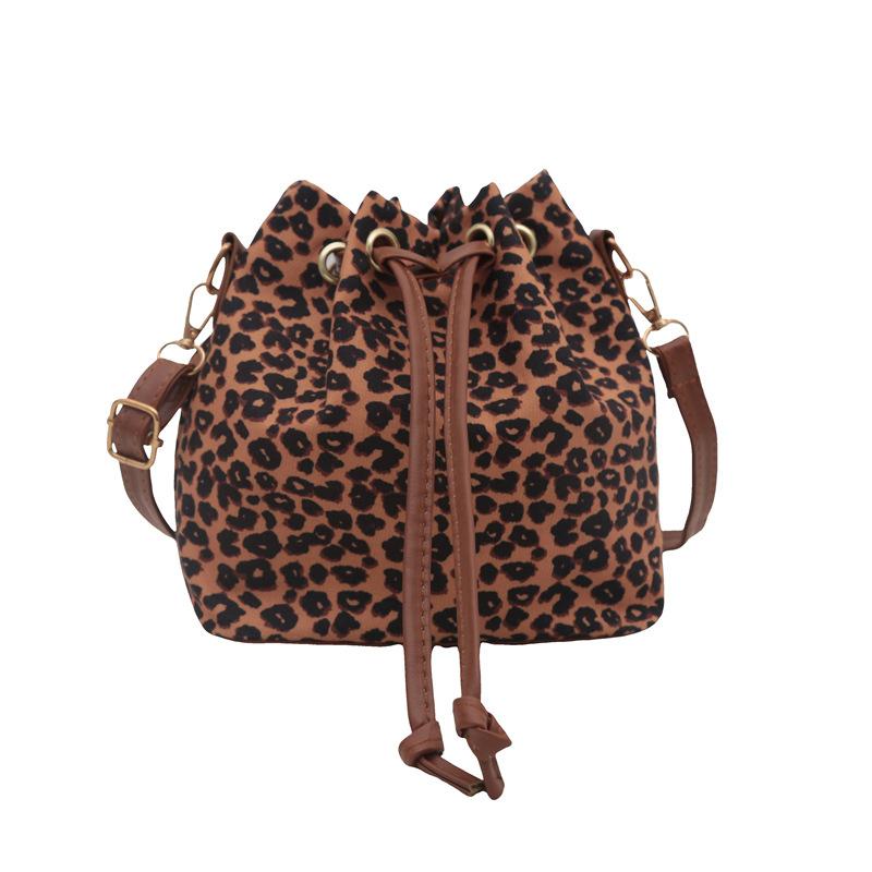 Niche design leopard print pump belt bucket bag messenger bag women's new popular versatile portable pleated shoulder bag
