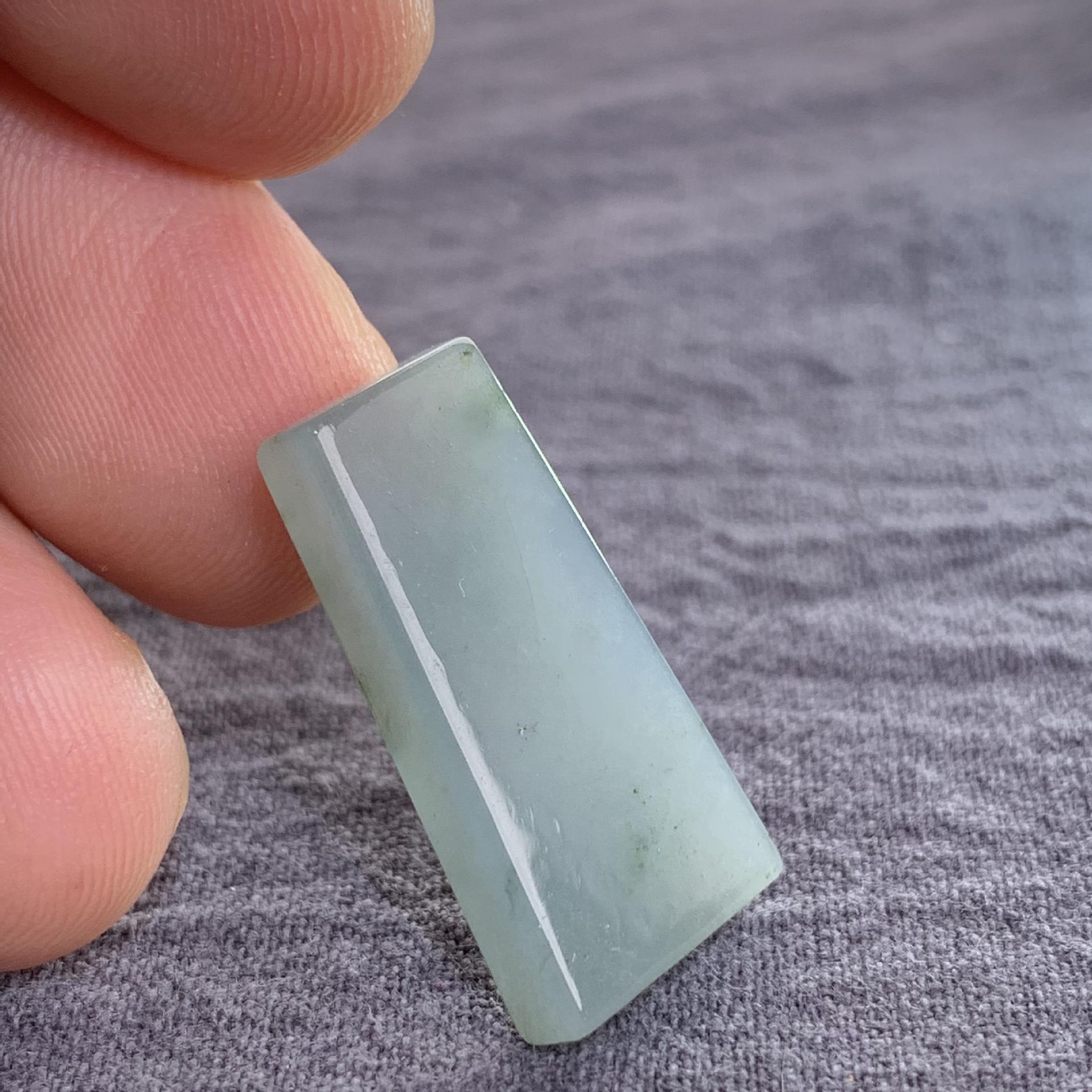 

Бирманский Нефрит Класса А Натуральный Лист Подвеска Пи Сю