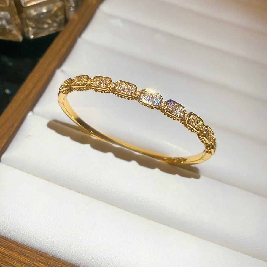 Fashionable 18k Gold Plated Zircon Bracelet With Retro Style For Casual Wear And Gift