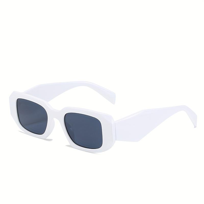 

Retro Square Fashion Glasses Set for Men and Women Perfect for Parties Outdoor Activities and Photography Props белый