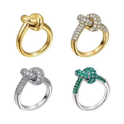 Anelli Nodi Simbolici Con Scintillanti Pietre di Zircone Colorate Realizzati in Rame Placcato Oro per un Indosso Elegante