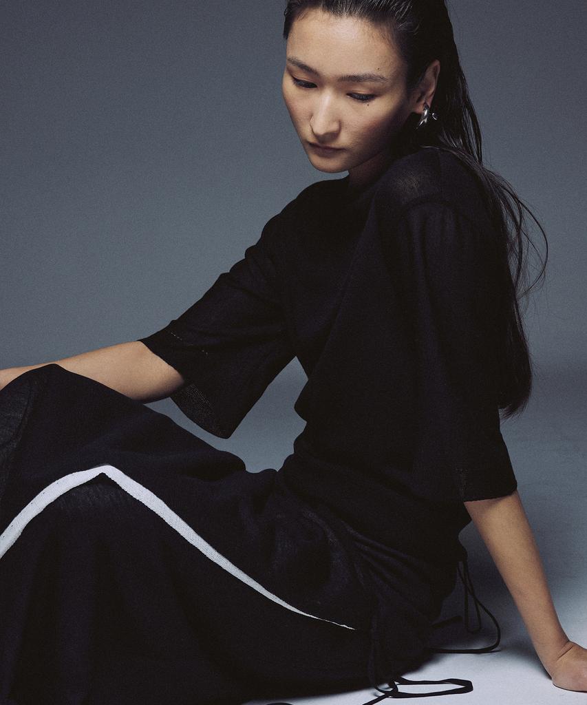 UMARMUNG Fine Cotton Half Sleeve Pullover_Black