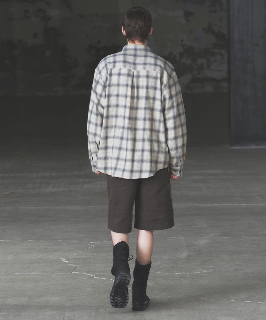 INSILENCE Garment-Dyed Bermuda Shorts Brown