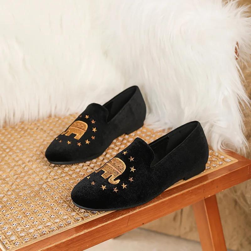Retro Shoes Women's Flat Shoes with Exquisite Embroidery Velvet Loafers for Women Ladies Shoes Small Heel