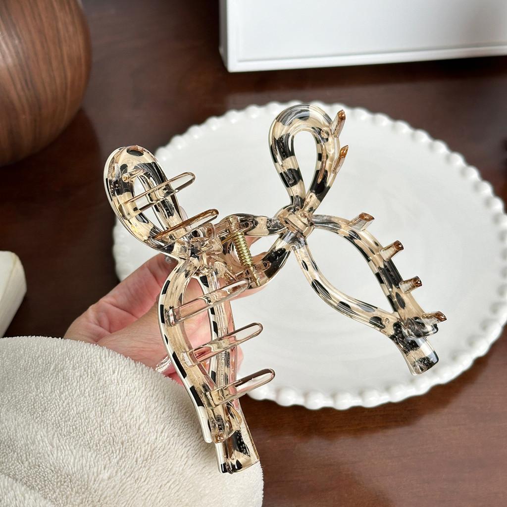 Large Retro Cow Print Hair Claw Clip Elegant Design Ideal For Trendy Hairstyles Womens