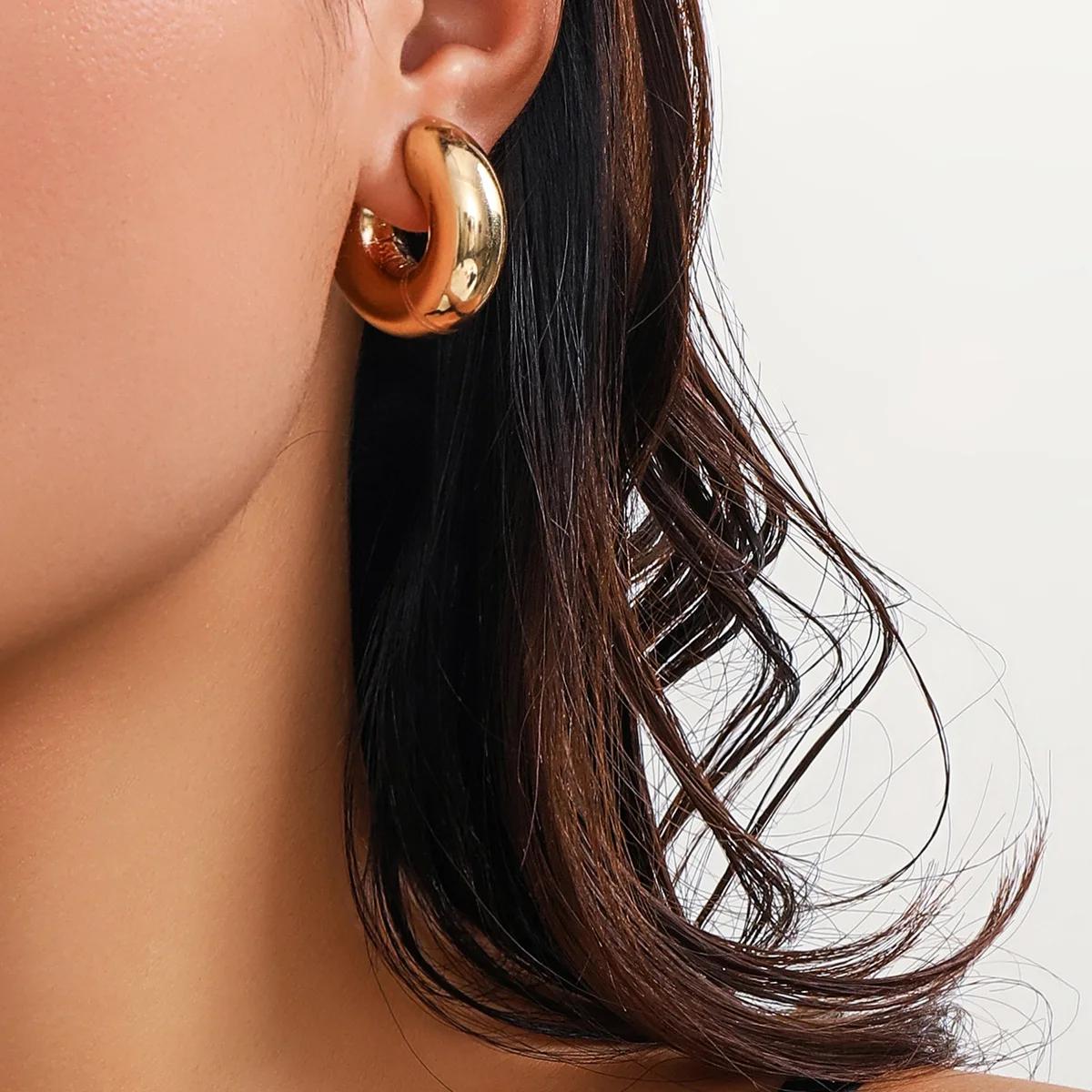 

Punk Style Personality Exaggeration C-shape Big Clip Earrings for Women Retro Charm Fake Piercing Cuff Earrings Hip Hop Zircon