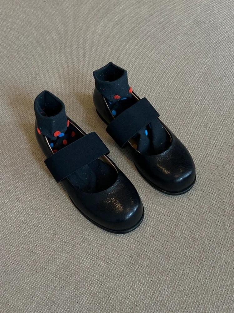 

Leather Korean version elastic one-word strap Mary Jane single shoes women s 2025 new autumn round head shallow mouth flat-soled small leather shoes 40 чёрный