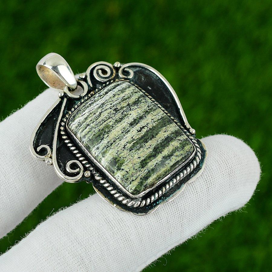 

Юбилейный подарок для нее Подвеска с натуральным зеленым швейцарским опалом из серебра 925 пробы