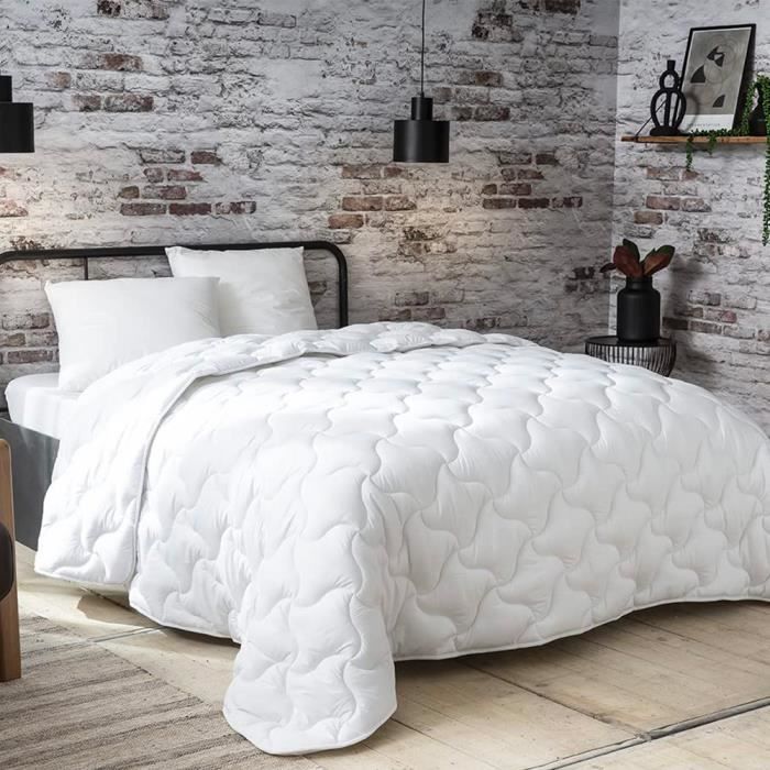 Couette - abeil - douceur absolue - 200x200 - 100% polyester - légère 200g/m2