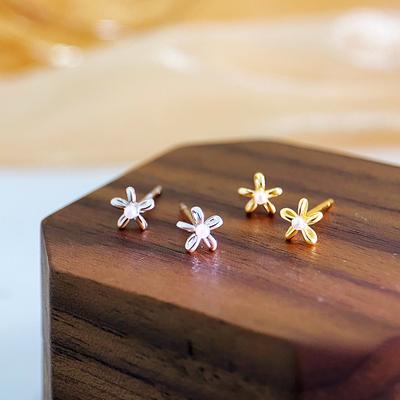 Small Pearl Flower Earrings for Women with Exquisite Sweet and Versatile Temperament Earrings