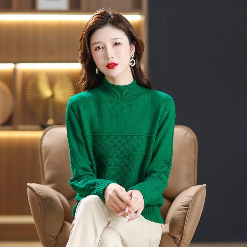 Semi-turtleneck bottoming shirt for women's autumn and winter, new winter thickened sweater, short knitted sweater
