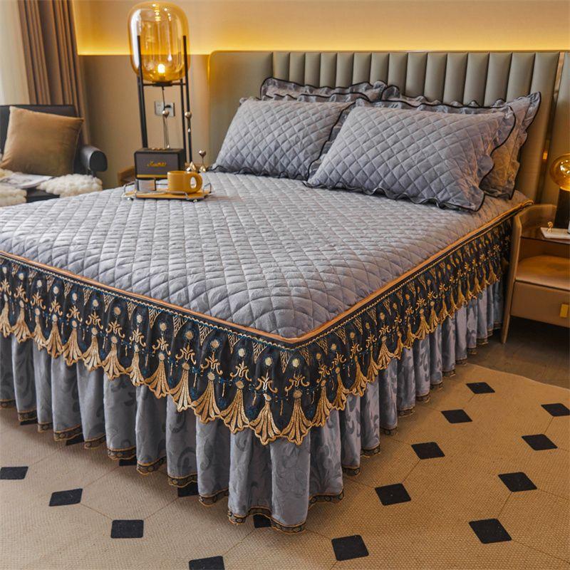 3pcs Solid Color Skin-friendly Sandwiched Diamond Grid Flower Quilted + Raised Lace Layer with Belt Bed Skirt Kit 1pc Bed Skirt + 2 Pillowcases